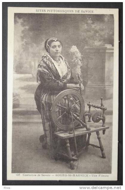 73 Bourg-Saint-Maurice costume coiffe fileuse rouet sépia    D73D  K73054K  C73054C RH034818