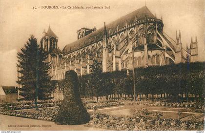 CPA Bourges La Cathedrale Vue Laterale Sud Edition Nouvelle Galeries Bourges