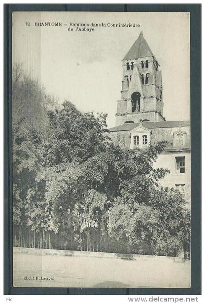 24 - Brantome - Bambous dans la Cour intérieure de l'Abbaye