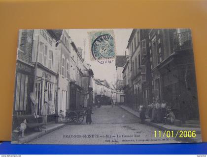 BRAY-SUR-SEINE (SEINE ET MARNE) LES COMMERCES. LES MAGASINS. LA GRANDE RUE.