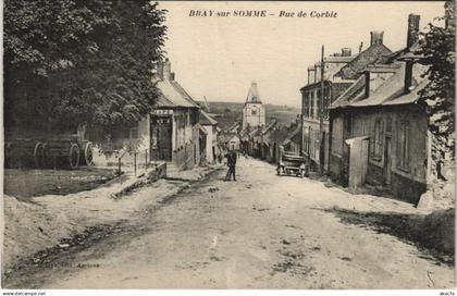 CPA BRAY-SUR-SOMME Rue de Corbie (25546)