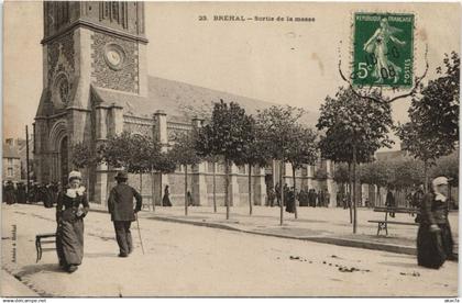 CPA BRÉHAL - Sortie de la Messe (149618)