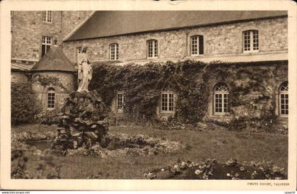 CPA Le preau cour Interieure Abbaye Notre Dame de Grace Trappe de Bricquebec