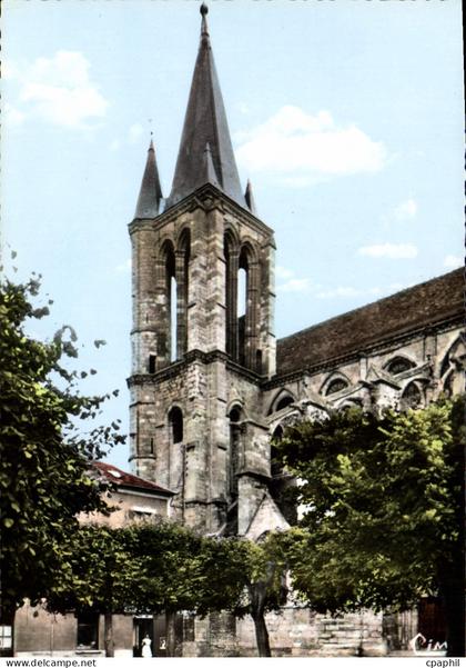 CPSM Brie Comte Robert (S et M) L'Eglise vue de la Place Gauthier