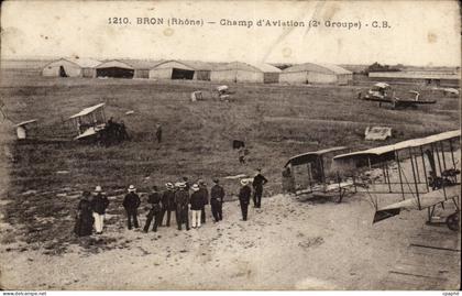 Bron - Champ d'Aviation - 2 Groupe - CPA