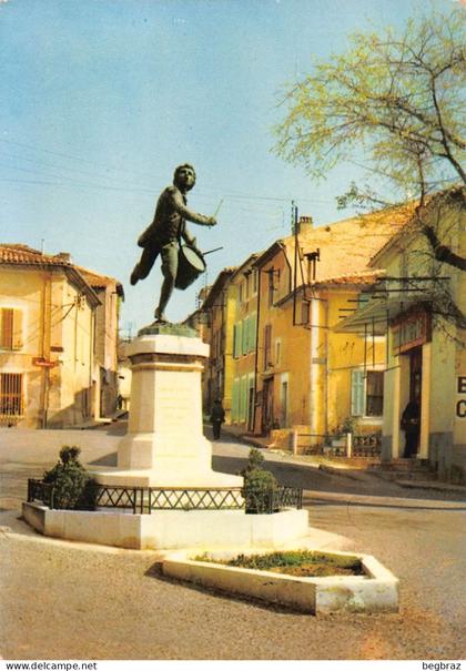 CADENET    PLACE STATUE