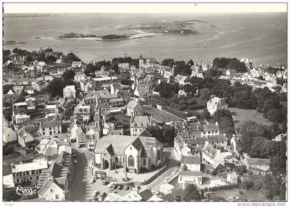 CPSM Carantec - vue générale aérienne du Centre - L'Eglise