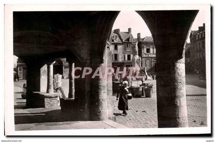 CPSM Carentan Un Coin Pittoresque de la place de la Republique