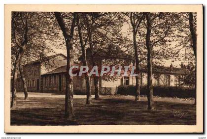 CPA Chalus Les Ecoles Communales