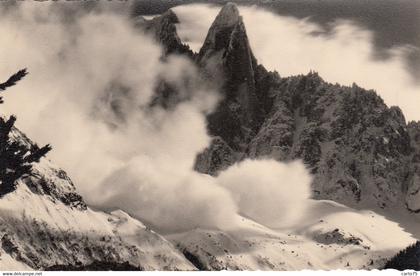 Chamonix-Mont-Blanc 74 - Photographie - Une avalanche au pied du Dru - Photographie Fumex