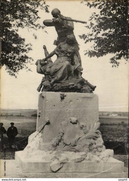 CPA Chateaudun Monument de la Defense