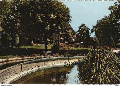 CPM CHATEAUNEUF-sur-CHARENTE Un Coin du Jardin Public (1168997)