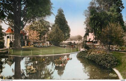 CPM Chatellerault Vienne Jardin Public