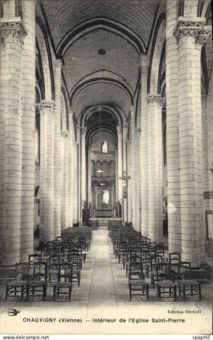 CPA Chauvigny Vienne interieur de l'eglise Saint Pierre