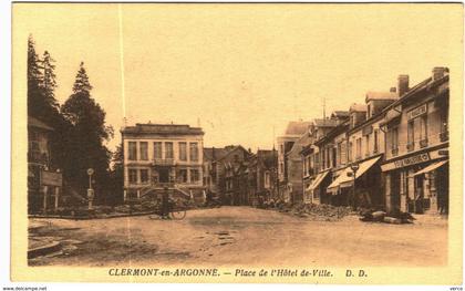 Carte Postale Ancienne de  CLERMONT EN ARGONNE-Place de l'Hôtel de Ville