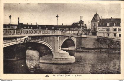 CPA Compiegne Le Port