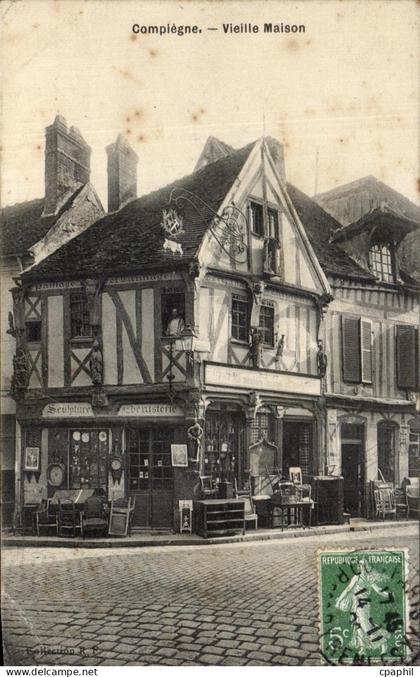 CPA Compiegne Vieille Maison