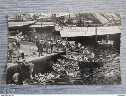 Cpa Concarneau (29) débarquement du thon