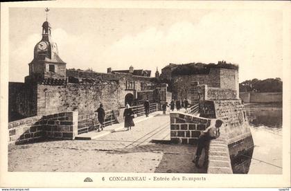 CPA Concarneau Entree des Remparts