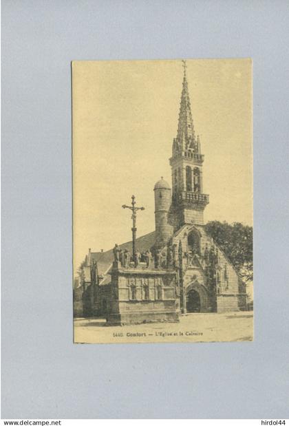 Confort-Meilars (29) : le calvaire et l'église