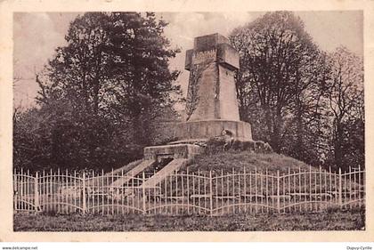 COULMIERS - Monument 1870 - très bon état