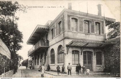 CPA Courbevoie La gare