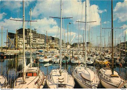 Carte Postale - 14 - Courseulles sur Mer - Le bassin des yachts - Bateaux - Flamme Postale de Courseulles sur Mer - CPM