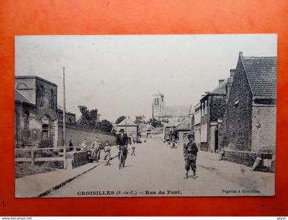 CPA (62)  CROISILLES. Rue du Pont.  (Bt13.A.381)