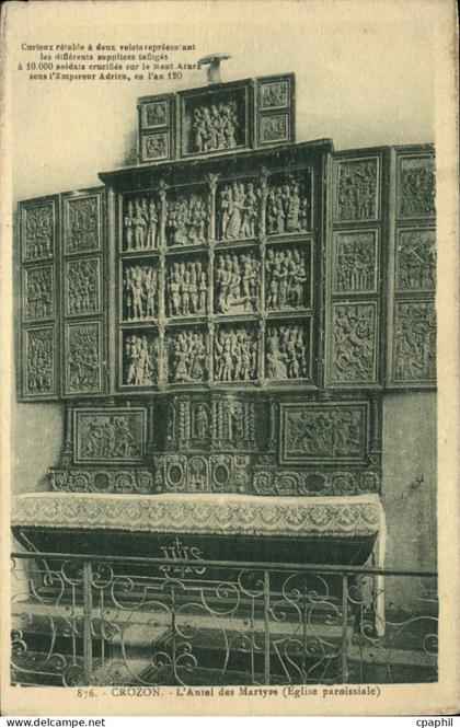 CPA Crozon L'Autel Des Martyrs Eglise paroissiale