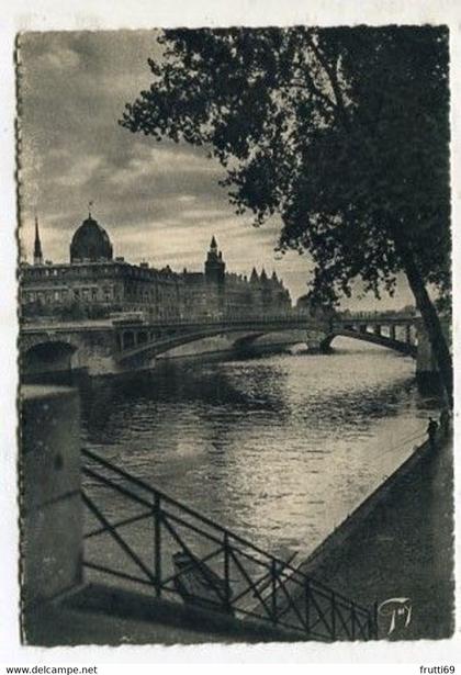 AK 117620 FRANCE - Paris - vue prise de la Seine sur la Conciergerie
