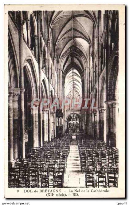 CPA Dol de Bretagne La Nef de la Cathedrale