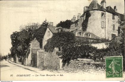 CPA Domfront Les Vieux Remparts