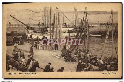 CPA Douarnenez Scene du Port Bateaux