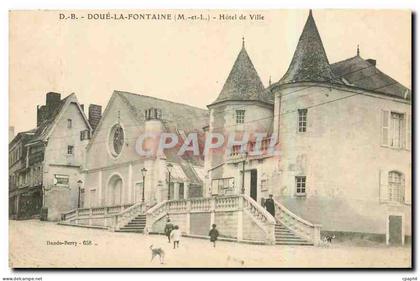 CPA Doue la Fontaine M et L Hotel de Ville