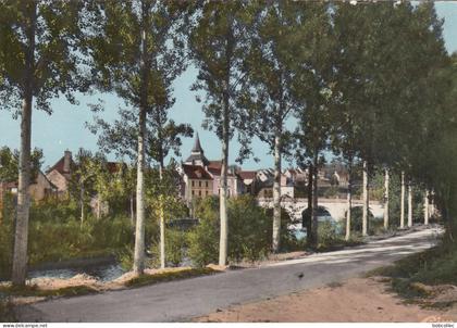 DUN-LE-PALESTEL (Creuse): Vue prise sur la route de Dun le Palestrel