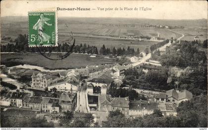 Dun sur Meuse - Vue prise de la Place l'Eglise - CPA