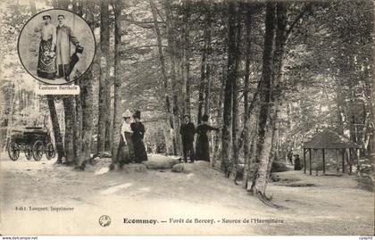 CPA Ecommoy Foret De Bercey Source De l'Hermitiere Costume Sarthois