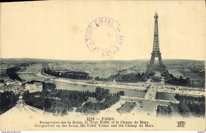 CPA Paris Tour Eiffel Perspective sur la Seine la Tour Eiffel et le Champ de Mars
