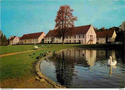 95 - Ennery - Fédération Mutualiste Parisienne - Domaine d'Ennery - Résidence Romain Lavielle - Les pavillons vus du lac