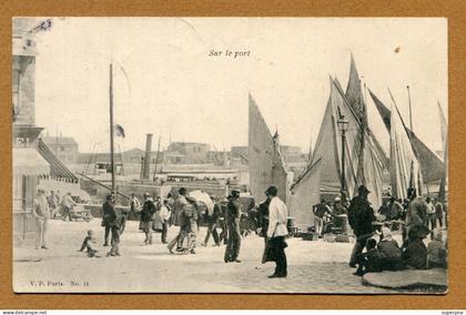 EQUEURDREVILLE  (50) : " SUR LE PORT "
