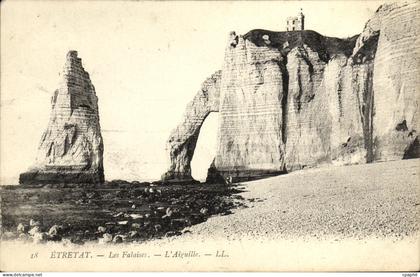 CPA Etretat Les Falaises L Aiguille