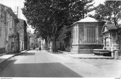 EYGUIERES - Fontaine de la Coquille