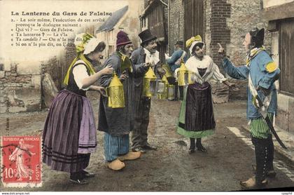 CPA Falaise La Lanterne du Gars de Falaise Folklore Costume