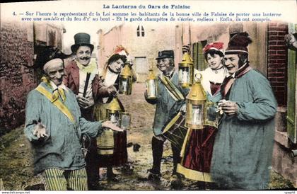 CPA Falaise La Lanterne du Gars de Falaise Folklore Costume