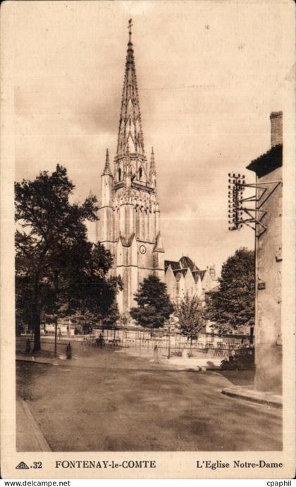 CPA Fontenay Le Comte L Eglise Nortre Dame