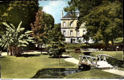Fontenay le Comte CPM Jardin de l'hotel de ville