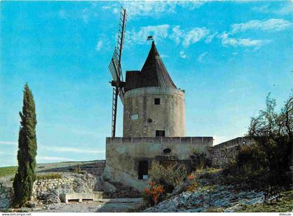 Carte Postale - 13 - Fontvieille - Le moulin de Daudet -  -  -  -  - CPM -  -  - Voir Scans Recto-Verso