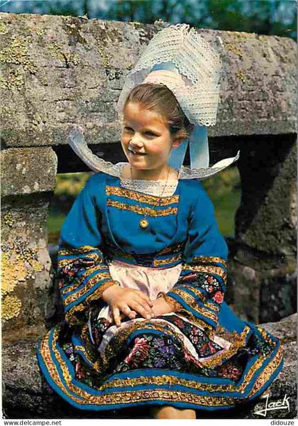 Carte Postale - 29 - Fouesnant - Fillette en costume de Fouesnant - Enfants - Folklore - Coiffes - Flamme Postale - Voir