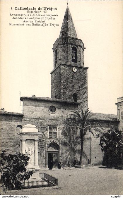 CPA Cathedrale De Frejus Exterieur Ancien eveche Monument aux enfants de Frejus
