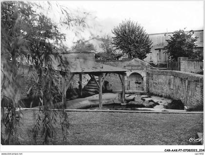CAR-AAKP7-79-0692 - FRONTENAY-ROHAN-ROHAN - Le lavoir municipal